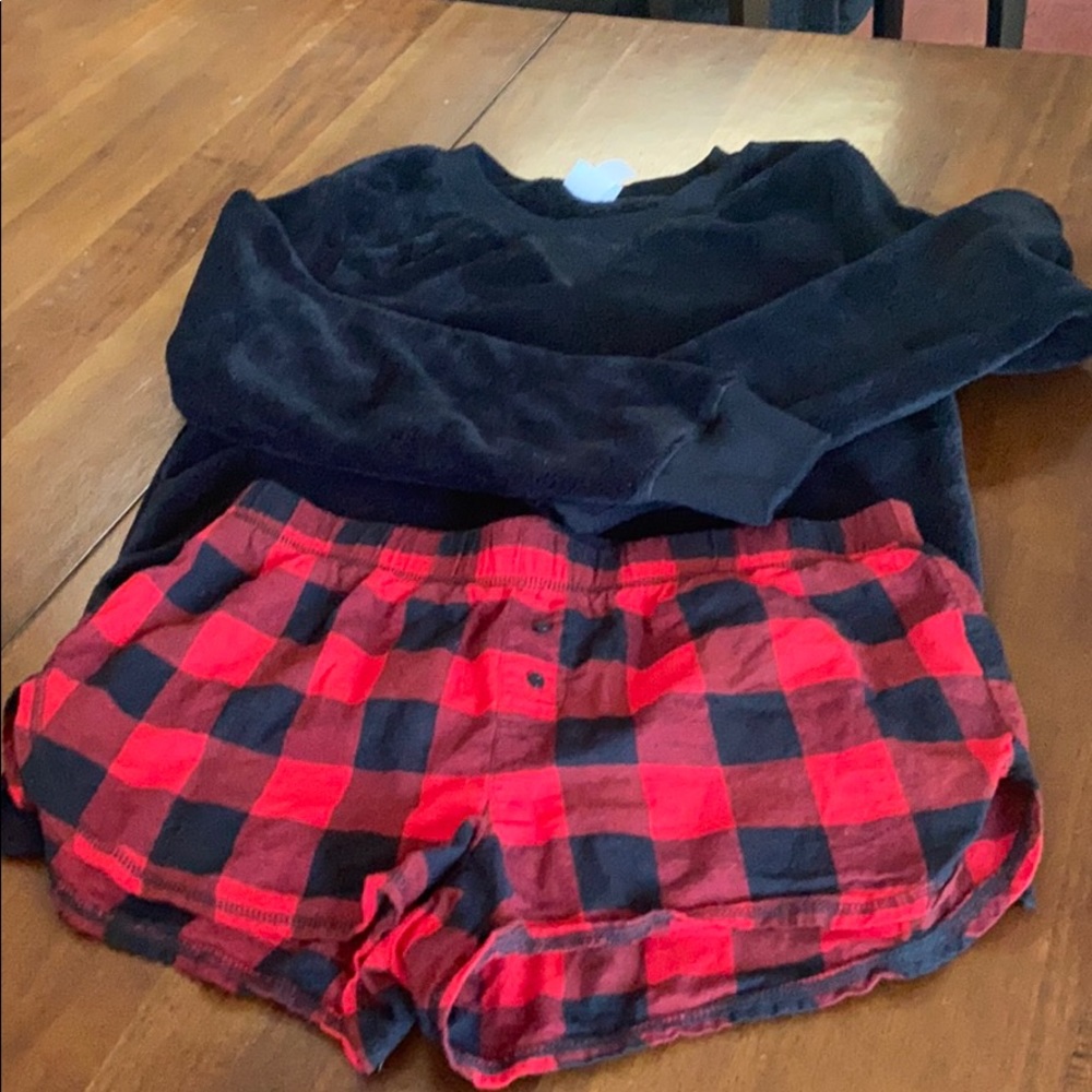 Super soft sweatshirt and buffalo plaid short.
